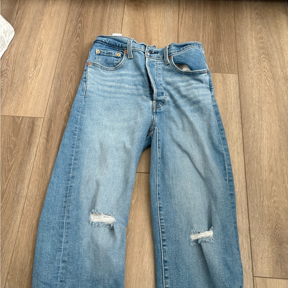 levi Distressed Jeans